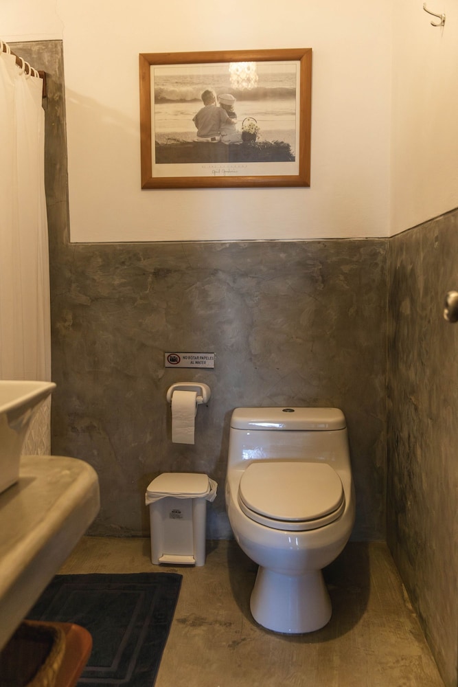w Stylish 5BR House in Mancora