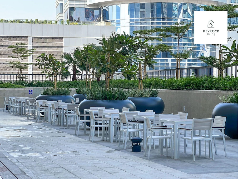 KeyRock Living - Dubai Skyline