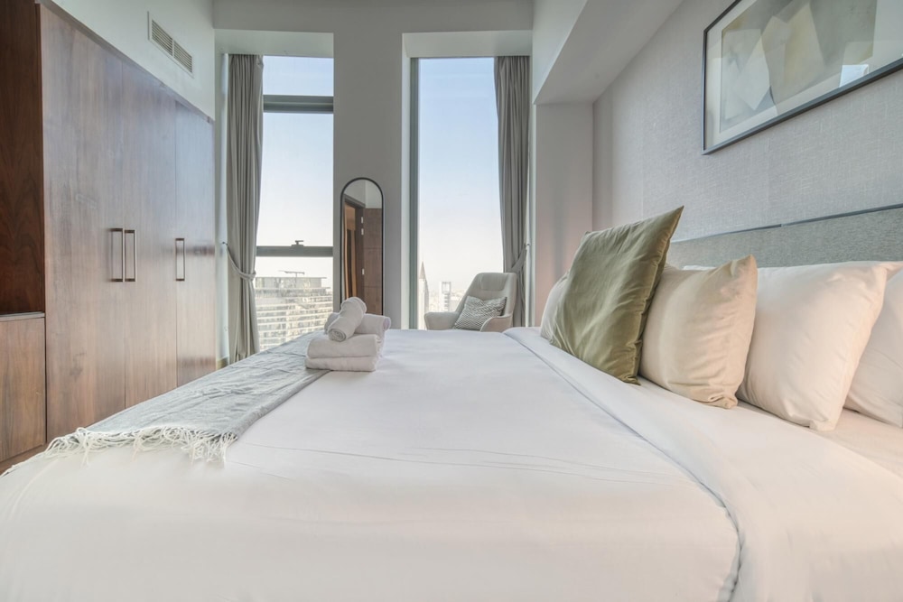 Contemporary Apt With Burj Khalifa View