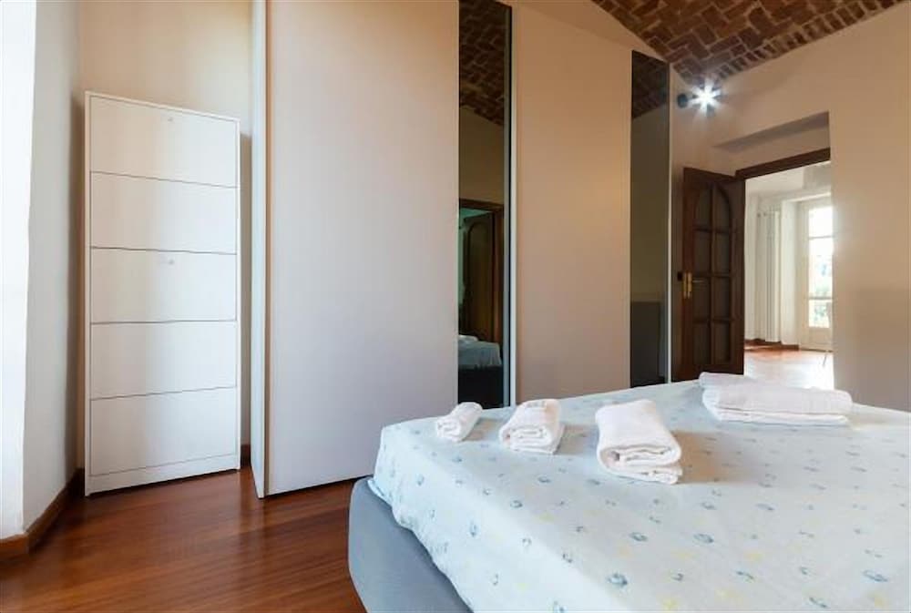 Torino Cenisia & Porta Susa Roomy Flat photo 4