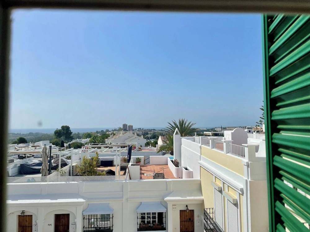 Marbella - House - Sleeps 4 - Pool - Parking