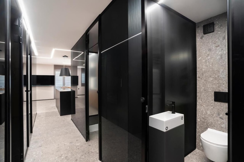 Marina Apartment with Terrace Burin 100