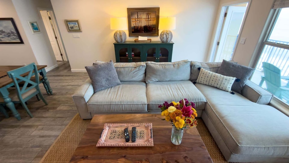 Penthouse Beachfront Views Renovated 4 Bedroom Condo