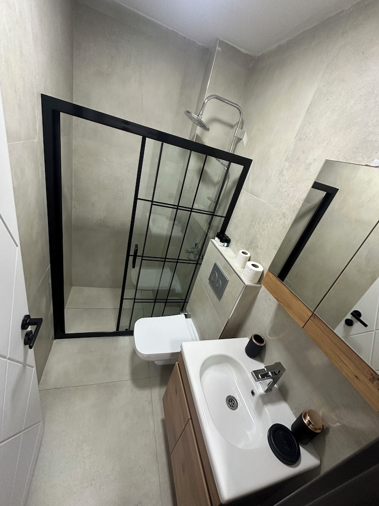 The Gallery Inn - Property Image 60