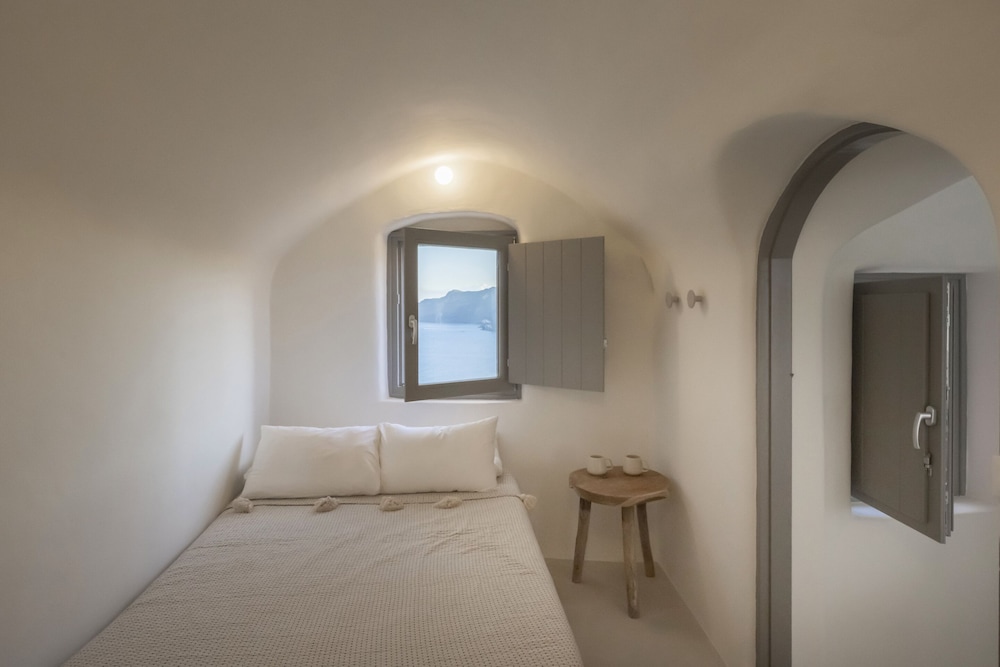 Oia Waves by SV photo 4