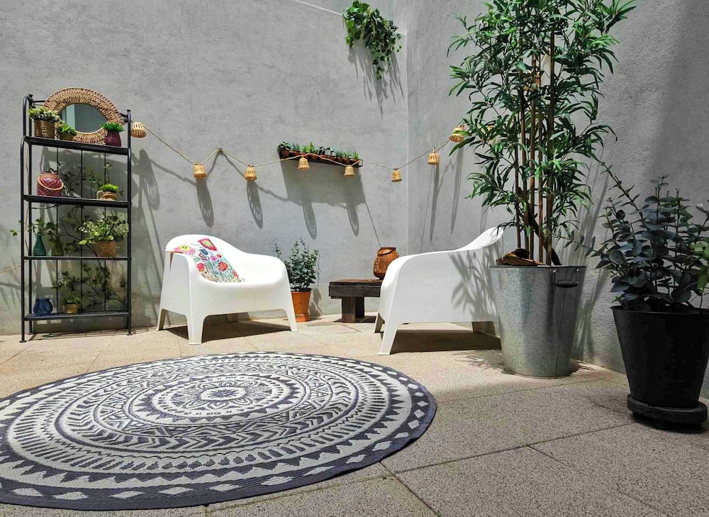 Frs002 Floresold Town: Elegant Studio W/ Patio