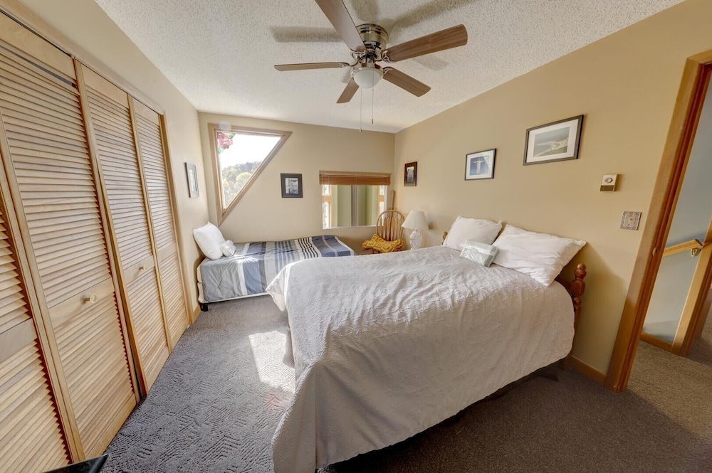 Koby 4 Bedroom Home by RedAwning view 2