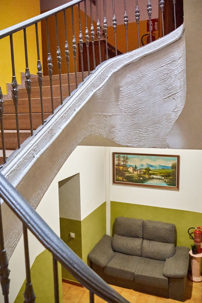 LOFT HOSTAL Group 123