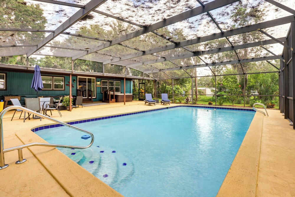 Lakefront Home w/ Hot Tub & Dock in Orlando!