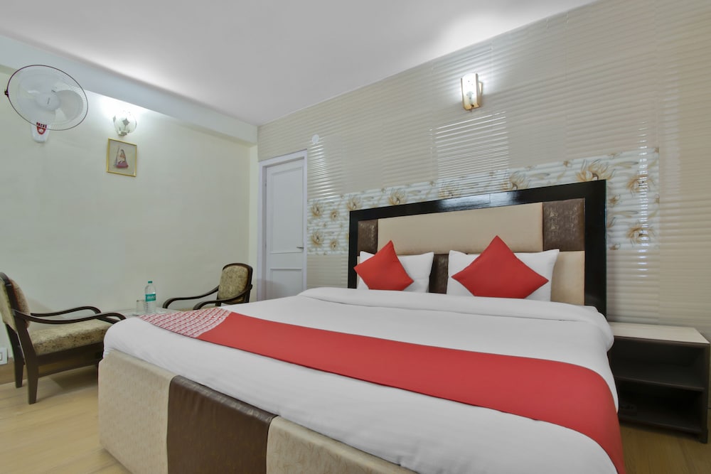 Capital O 11741 Hotel Nest