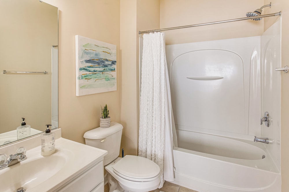 Beach Shuttle & Pool: North Myrtle Beach Condo!