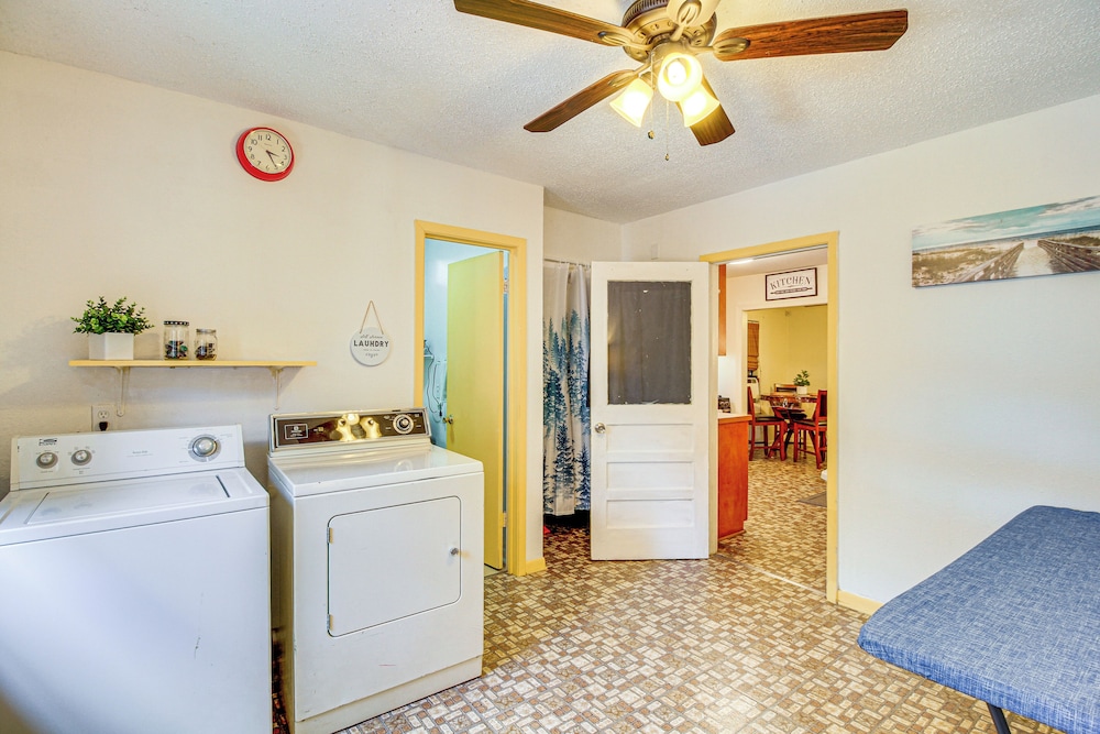 4 Mi to Mcgee Beach: Corpus Christi Home w/ Patio