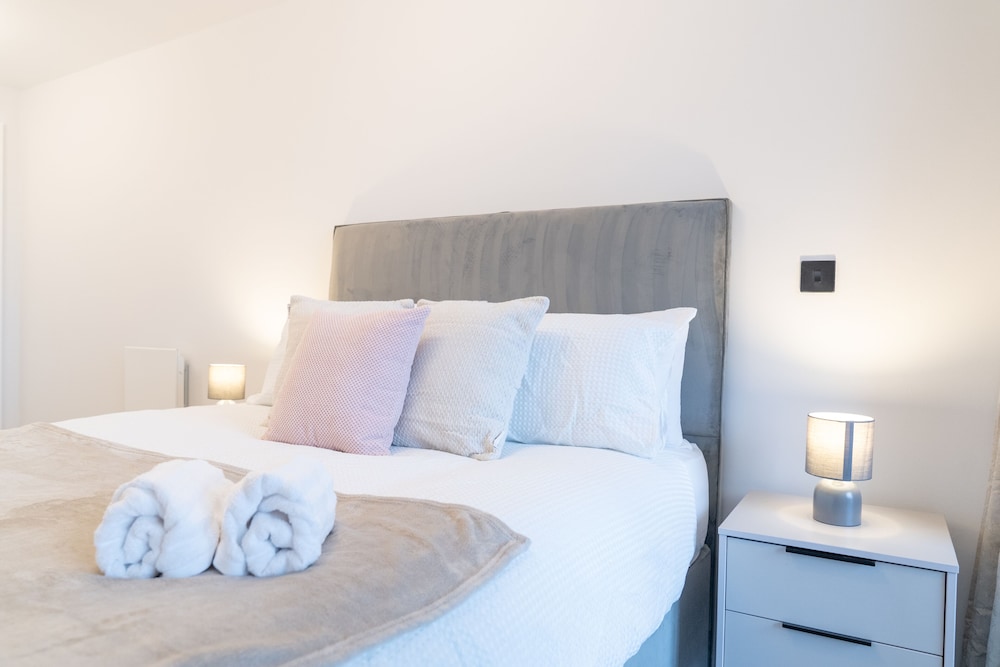 Apex Lofts Suite - 2 bed 2 Bath w/ Rooftop Terrace