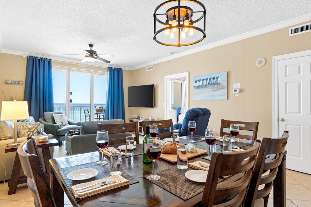 Twin Palms by Book That Condo