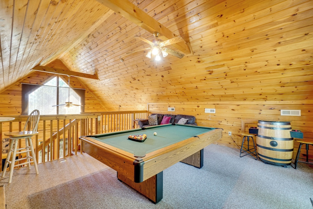 Walk to Douglas Lake: Cabin w/ Private Hot Tub!