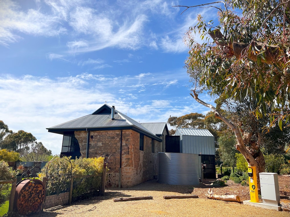 Old Chaff Mill Retreat - - luxury vineyard accommodation