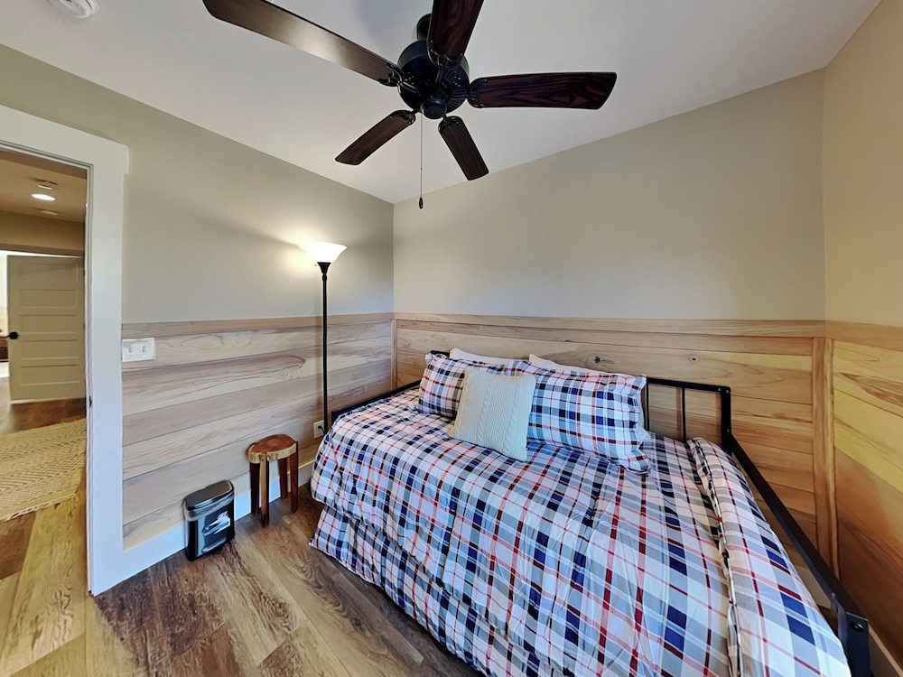 The Squirrel's Nest by Jackson Mountain Rentals