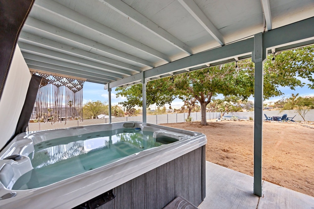 Casa Cosmic - Hot Tub & Fire Pit 3 Bedroom Home