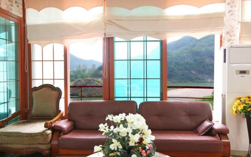 Donggang Village Caravan Pension view 4