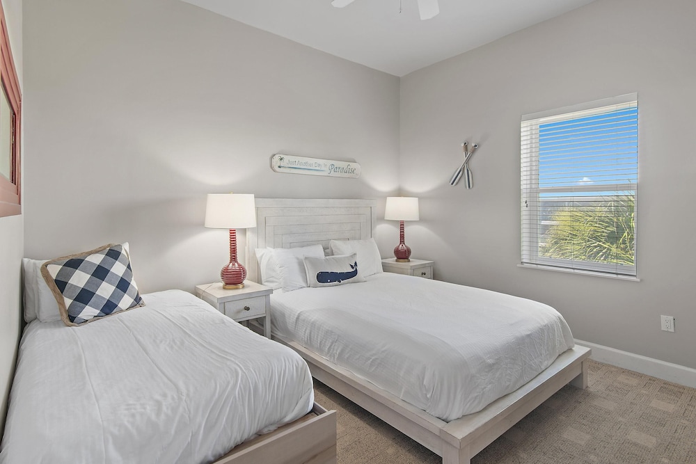 Pavilion Palms 204c