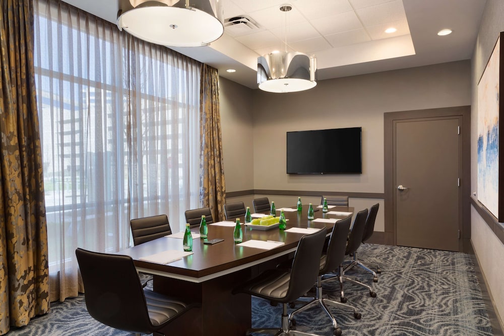 Embassy Suites by Hilton The Woodlands at Hughes Landing - Property Image 12
