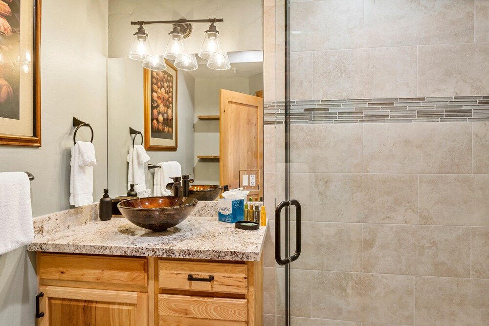 Trail's End Lodge at Deer Valley Resort - One Bedroom Residence with Spa #205 1 Condo