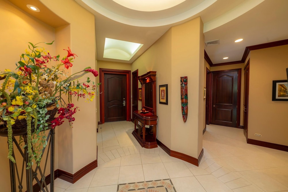 Bella Vista 8B 3 Bedr 3 1 2 Bath