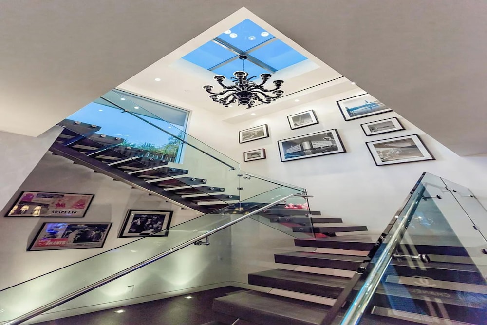 Alta Royale - Exquisite Designer Retreat Near Soho House & Rodeo Drive