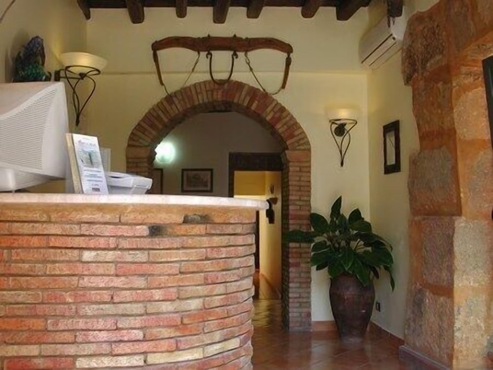 Hotel Bella Napoli - Image 1