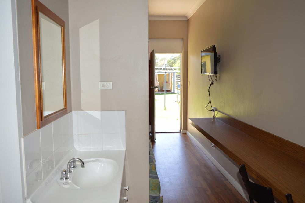 Brolga Hotel Motel