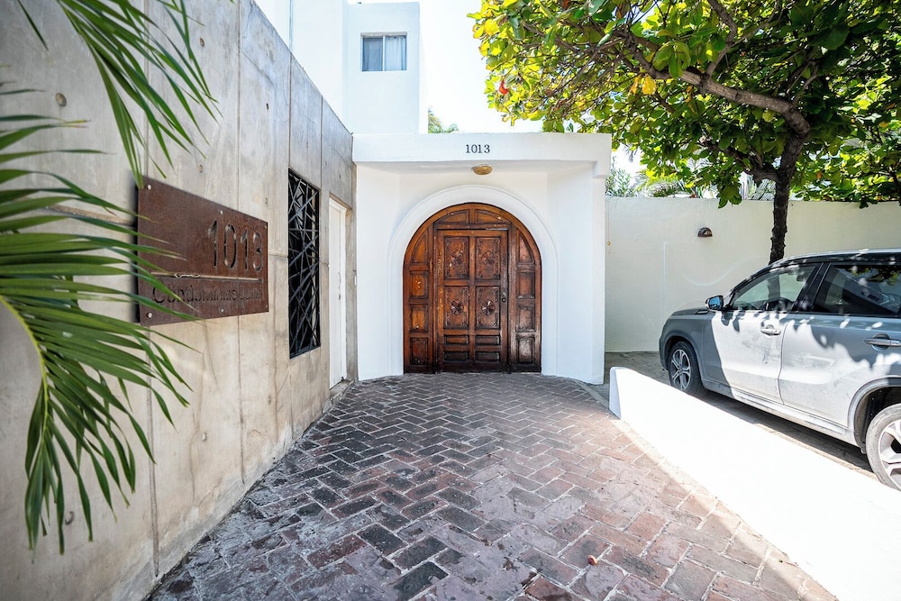 Playa Azul Apt with Sea views & Pool