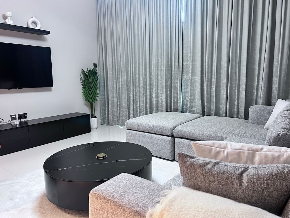 2 Bedroom Flat Beachfront Palm Jumeirah