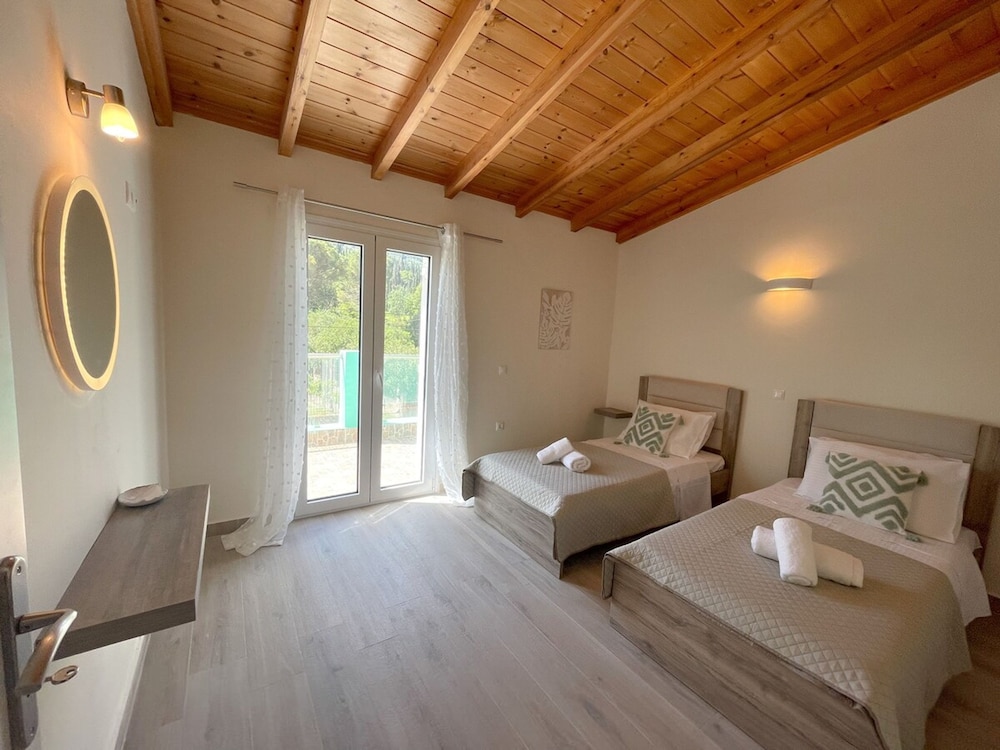 Magellanos Mint House- Kinopiastes