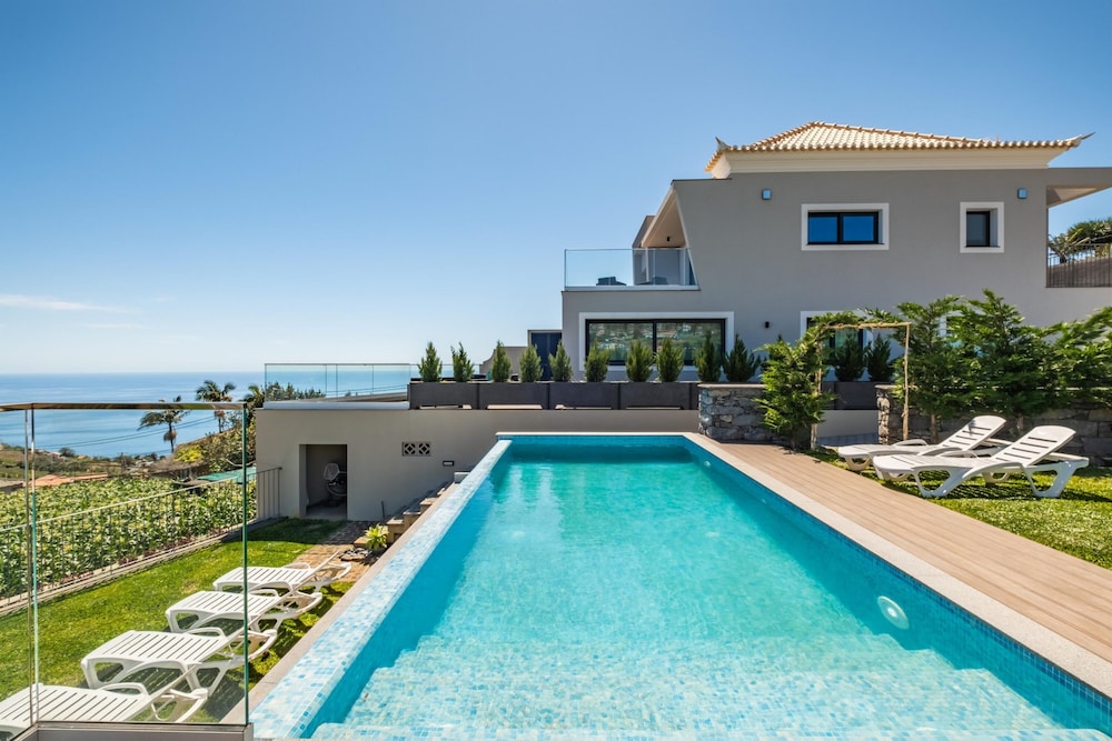Sunshine Deluxe D by Madeira Sun Travel