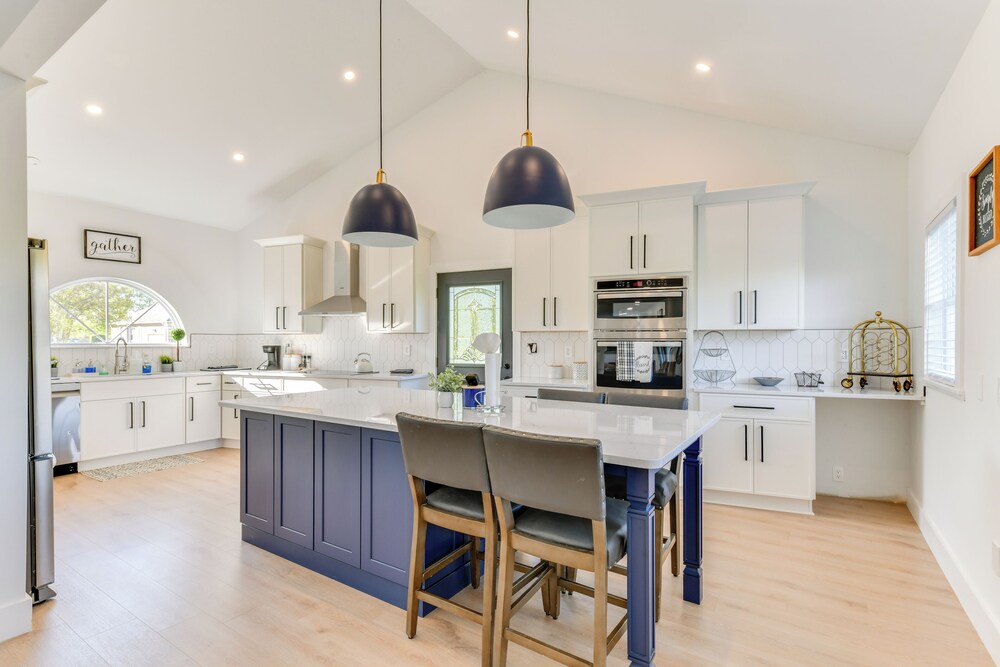 Pet-friendly Lake Norman Retreat w/ Deck & Grill