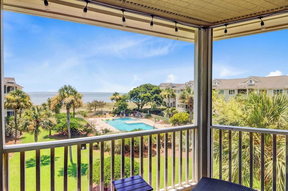 Oceanview Condo + Pool, Balcony & Beach Access 304 D Port O Call by Avantstay