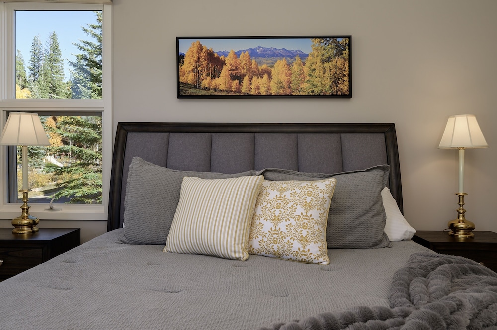 Trademark Condo Short Walk to Shuttle by RedAwning view 4