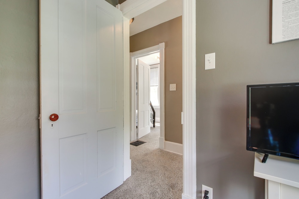 3 Mi to Road America: Spacious Elkhart Lake Home! view 3