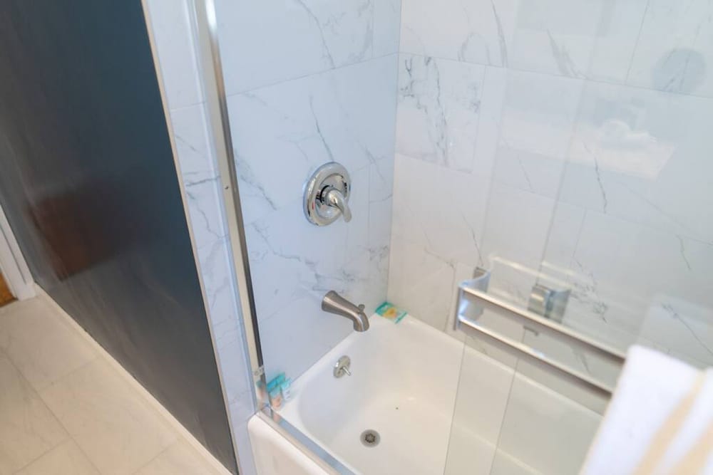 Disneyland Renovated 3BR Fullerton House w Garage Fenced Yard p56