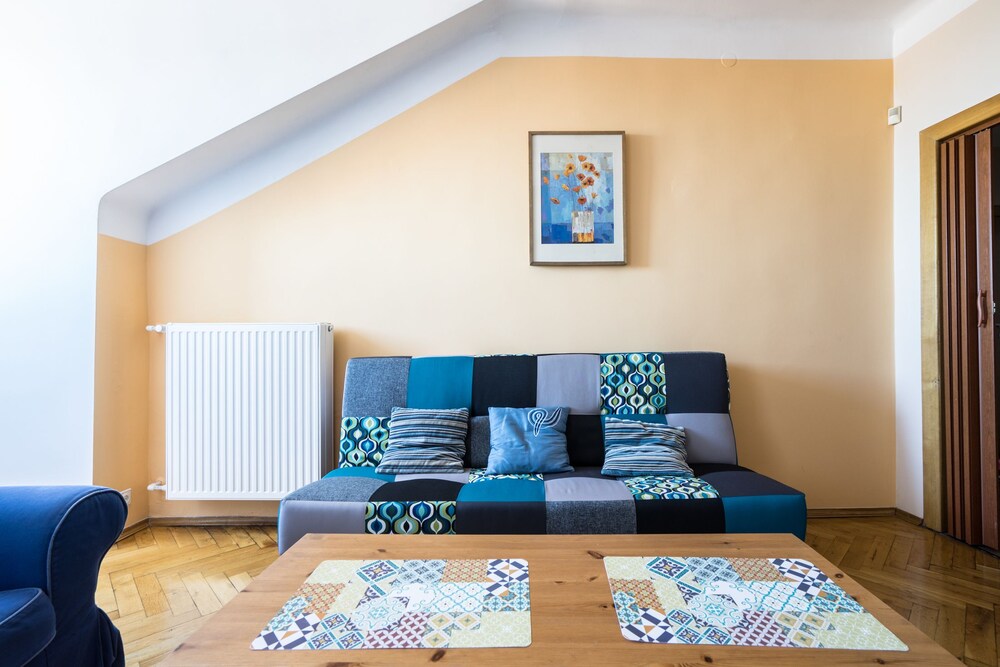 Elegant Apartment Market Square view 3