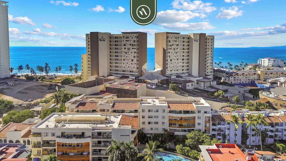 Mexican 2 BR Condo in Hotel Zone - Near the Beach