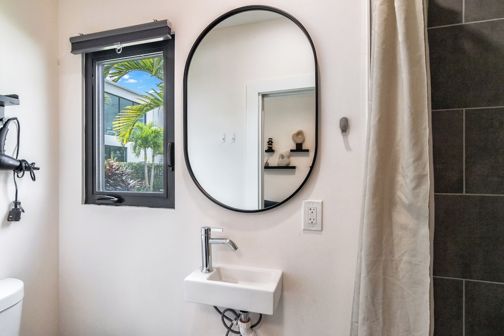 Palm Paradise Retreat Sleeps 4