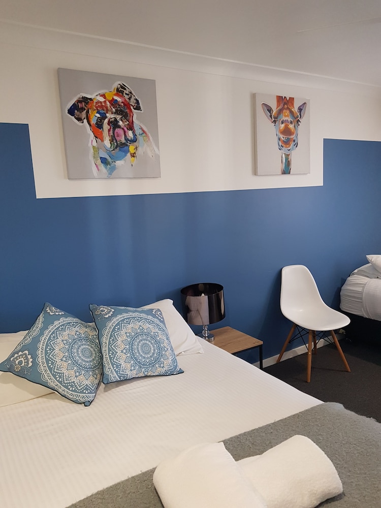 Town House Motor Inn
