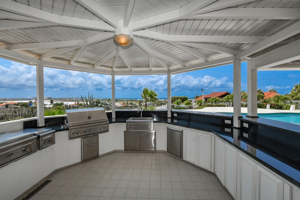 180 Ocean View 2 min to Beach Jacuzzi