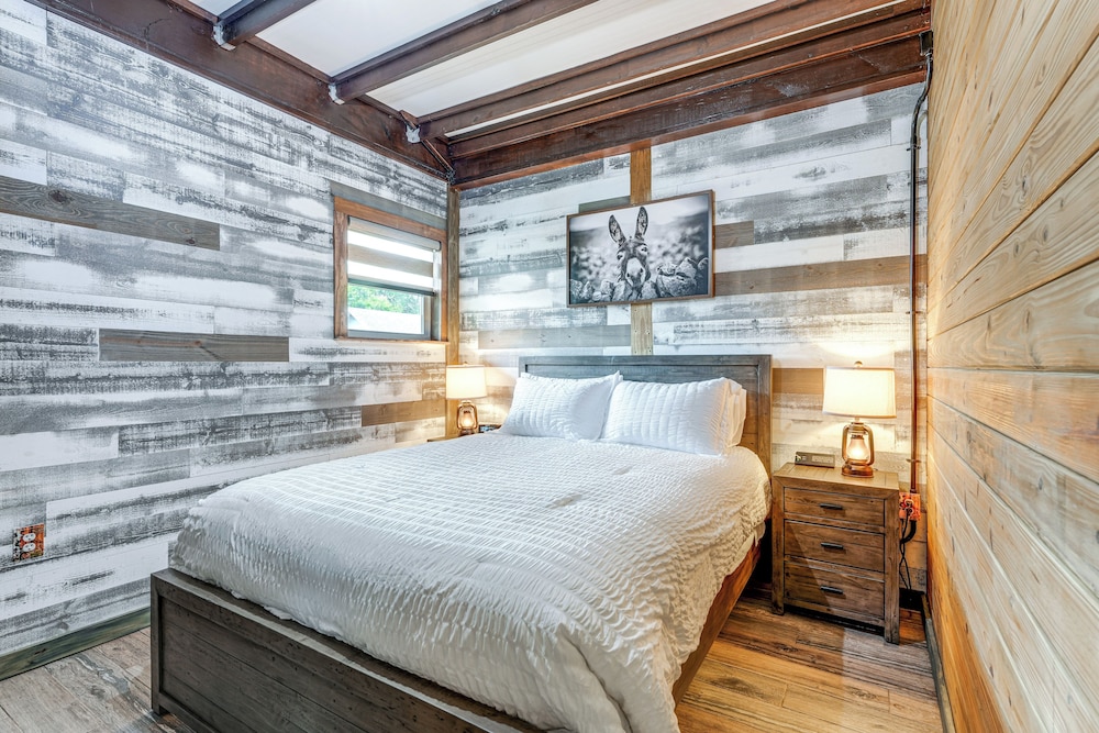 Farmhouse Hideaway w/ Covered Patio in Kissimmee