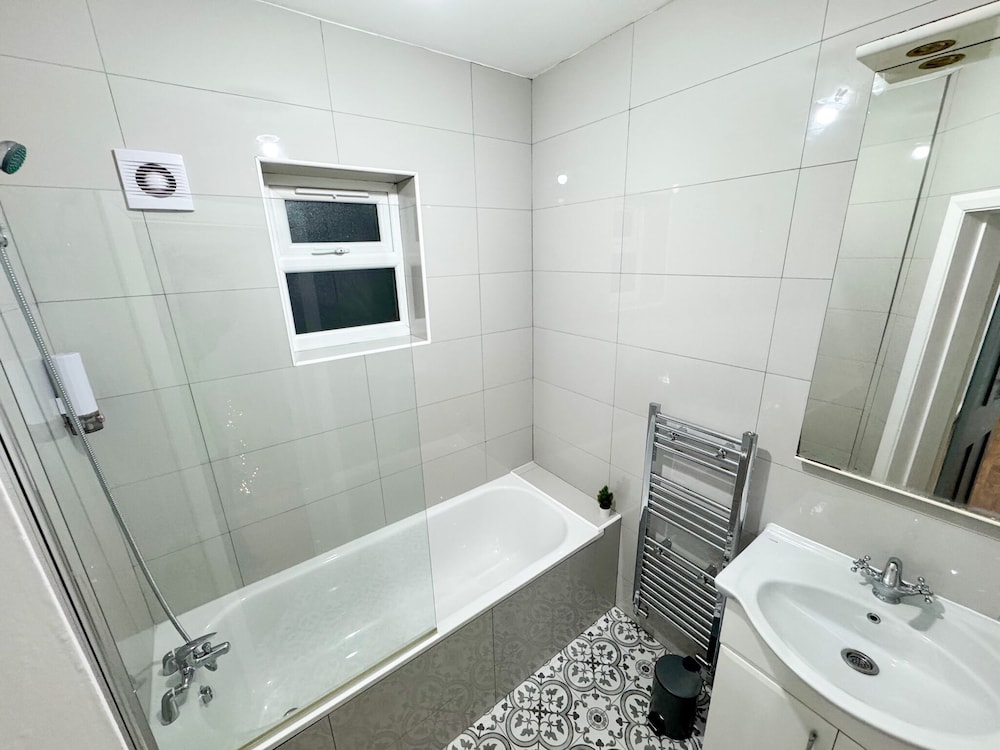 Modern North London Retreat - 7 Bedrooms