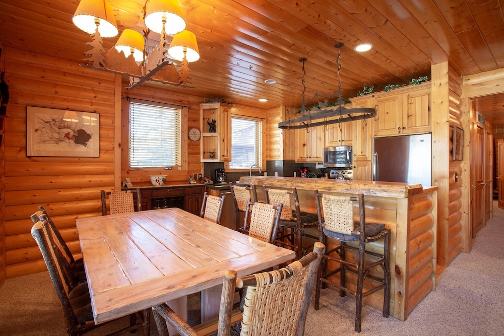 Comstock Lodge at Deer Valley Resort - Two Bedroom Condo with Hot Tub #101 2 Condo