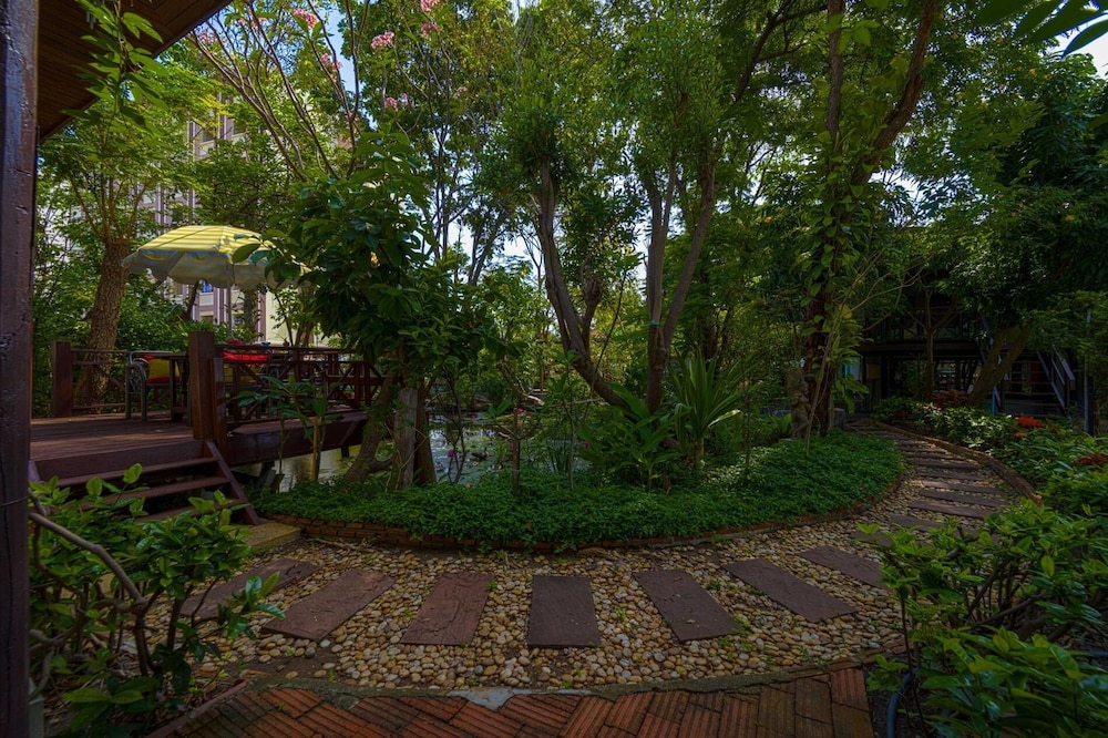 Fantastic Resort Near Town Location BS88