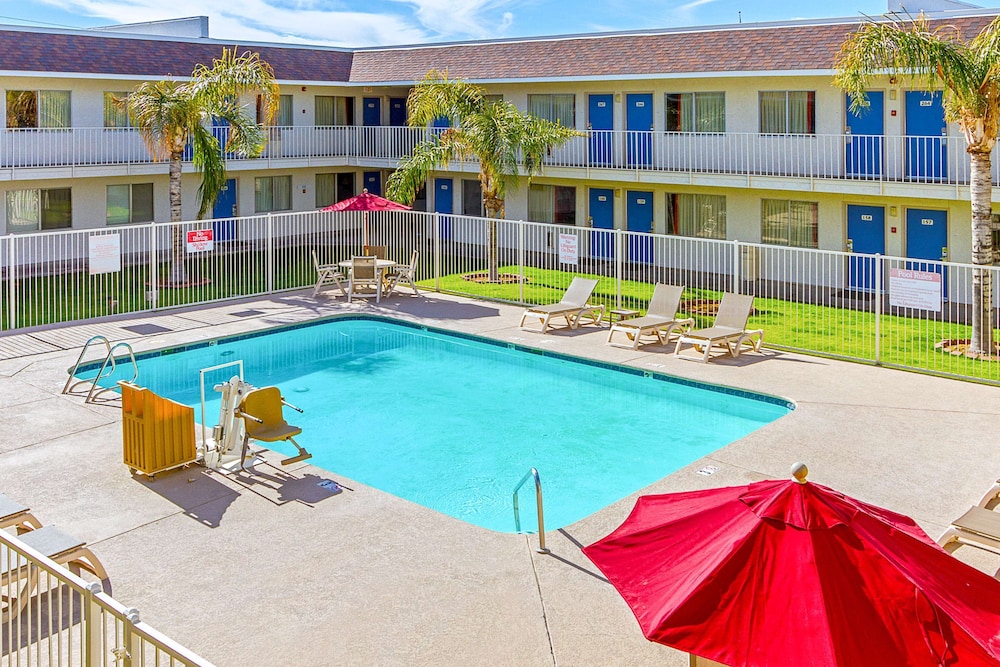 Motel 6 Phoenix North - Bell Road