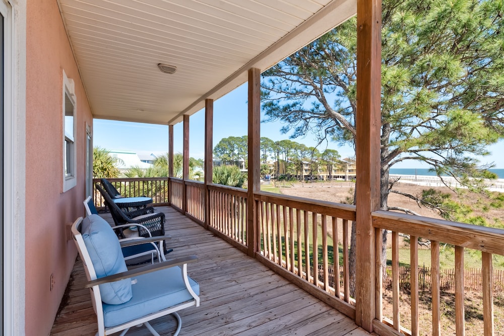Breezy Decks - 601 Hernando Pl 4 Bedroom Home